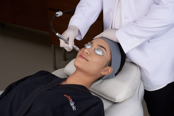 Article Nyobain Crystal Clear Program Di ERHA, Wajah Langsung Glowing Seketika!