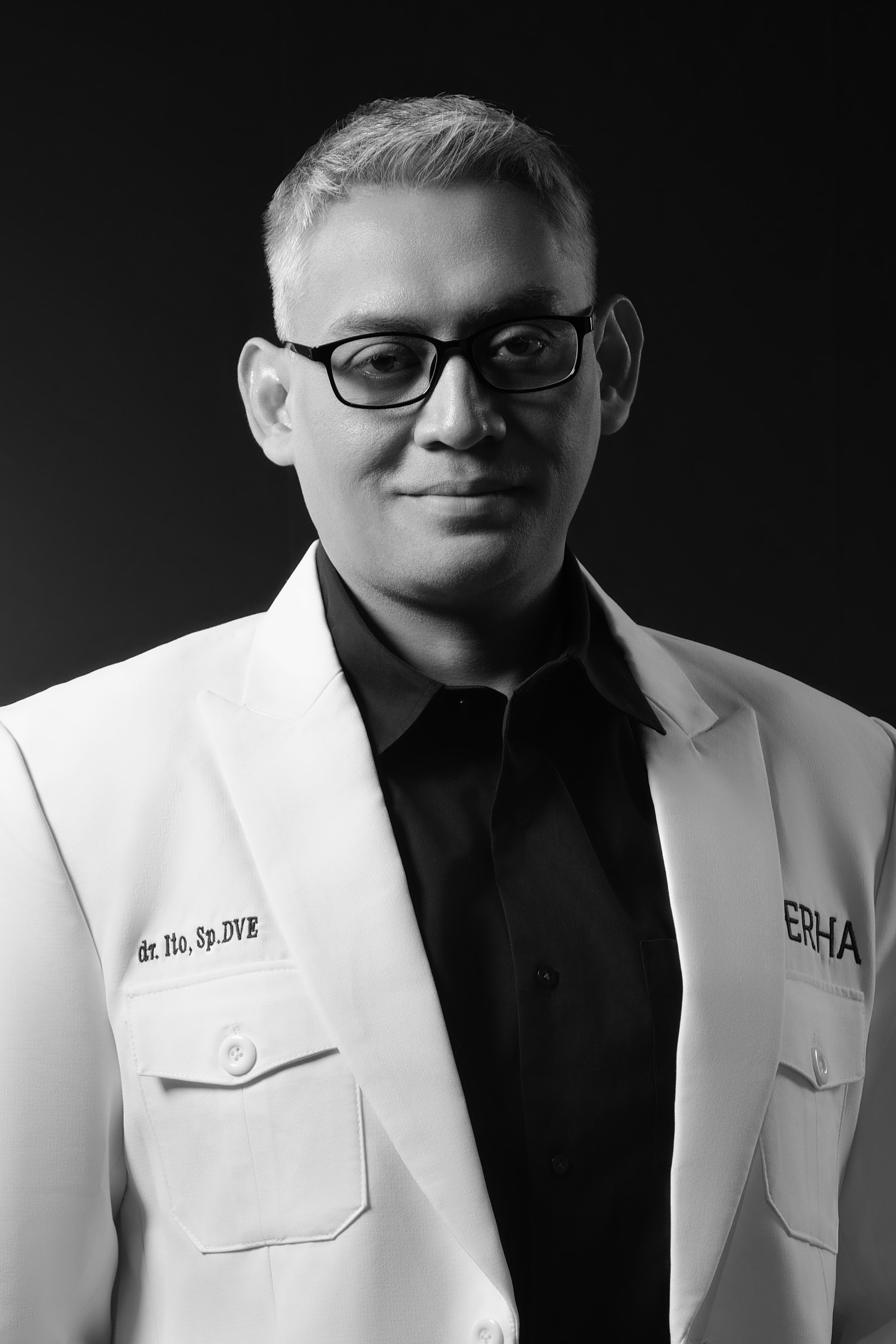 dr. Buwono Puruhito, Sp.DVE, FINSDV, FAADV