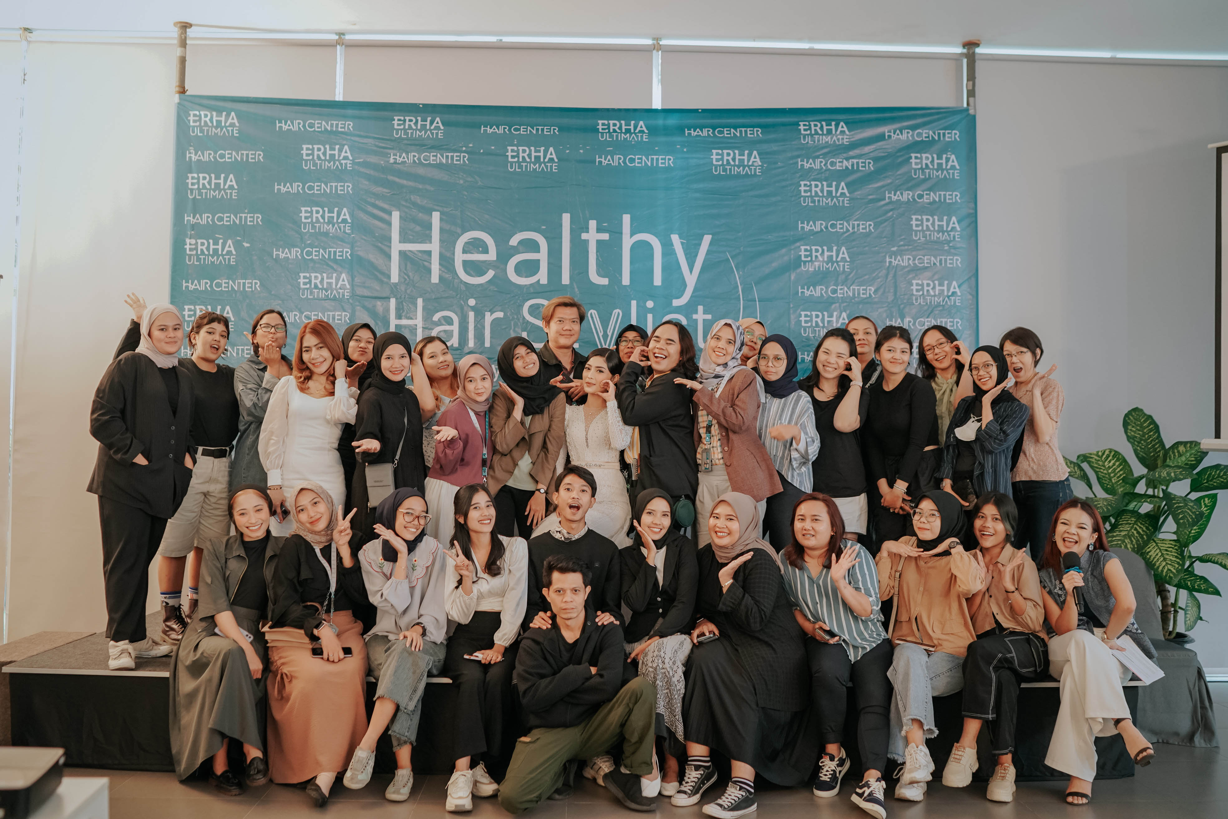 Article Yuk, Gabung Ke Komunitas Hair Stylist Pertama Di Indonesia Dan Wujudkan Rambut Sehat Berkilau Bersama Erha Hair Center!